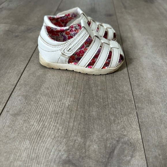 Wonder Nation Baby Toddler Girl White ‘Fisherman’ Sandals size 4 
Vguc - Picture 5 of 9